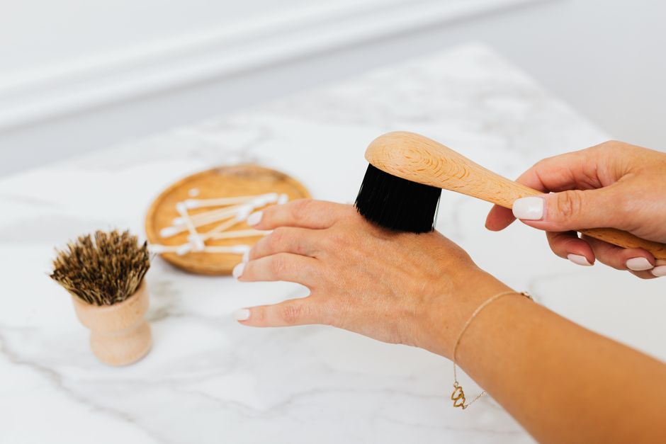 Angled Cleanup Brush
