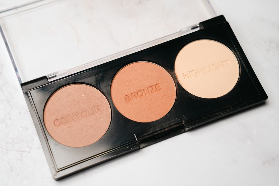Cool-Toned Gray Contour Powder