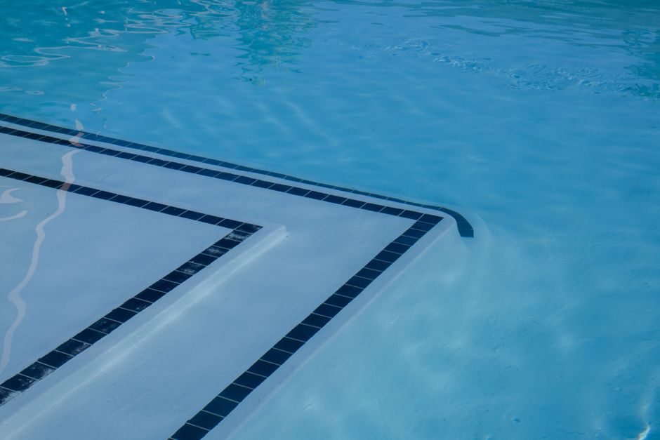 Drop-In Wedding Cake Pool Steps