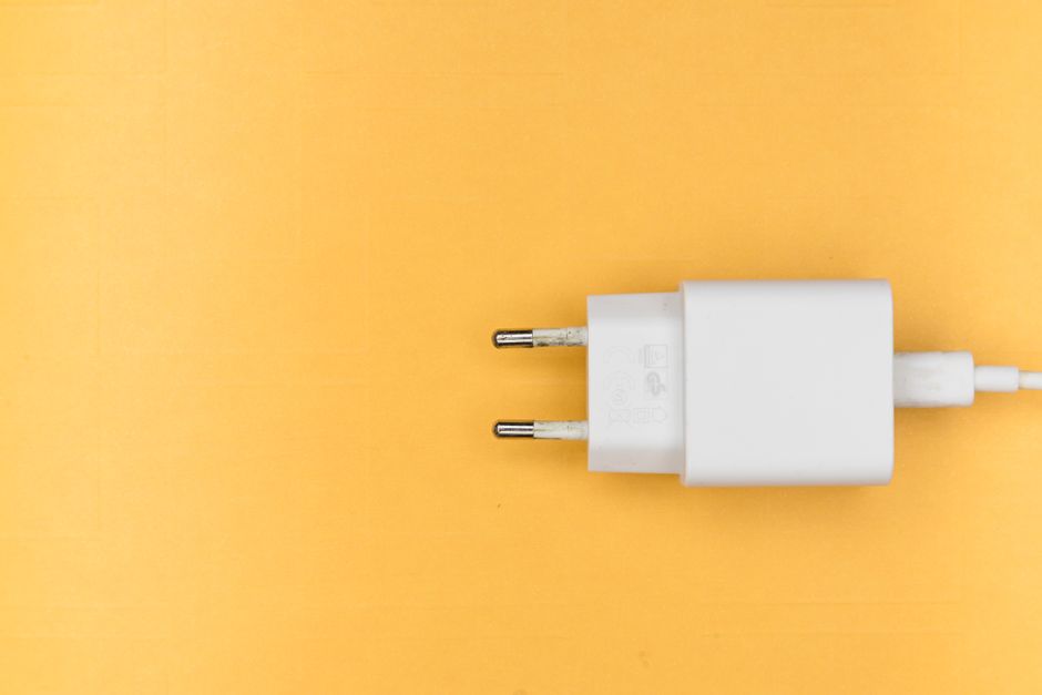 Pearlescent Ceramic Charging Stand