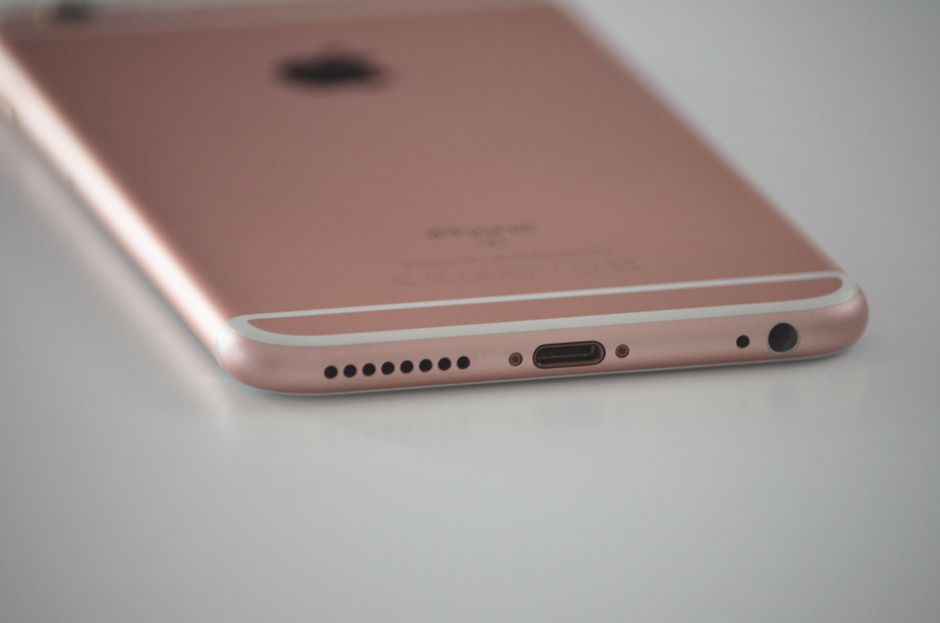 Rose Gold Metallic Charger Stand