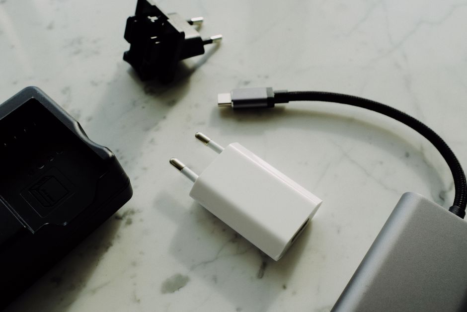 Sparkling Crystal-Encrusted Charging Cube