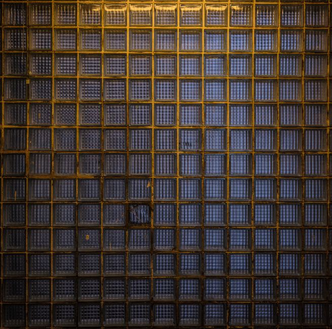 Symmetrical Grid Frame Layout