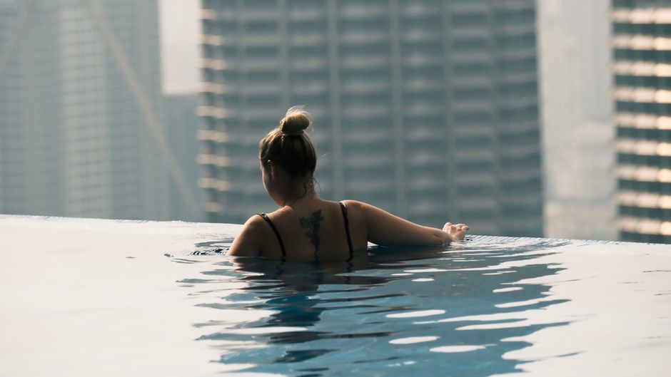 11 Cute Pool Hairstyles That Actually Stay Put in the Water