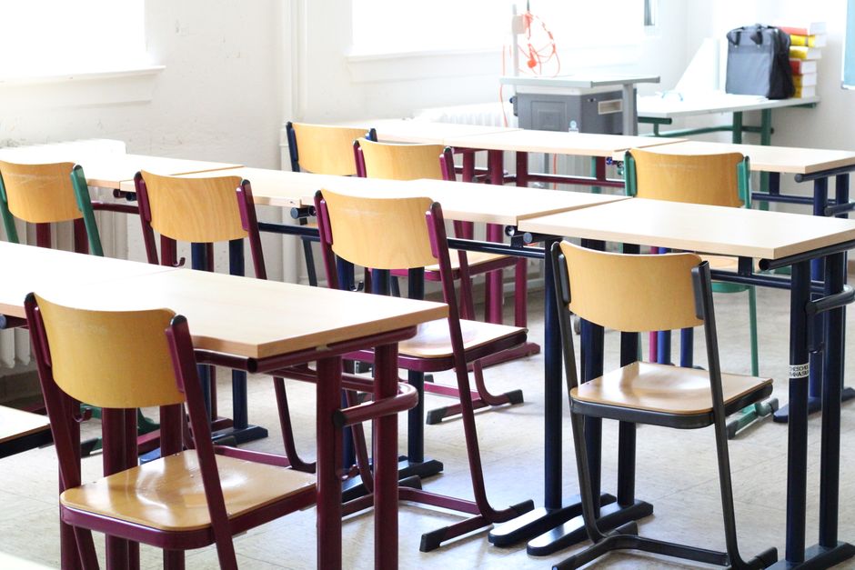 9 Teacher Desk Makeover Ideas for a Cozy and Organized Classroom in 2026